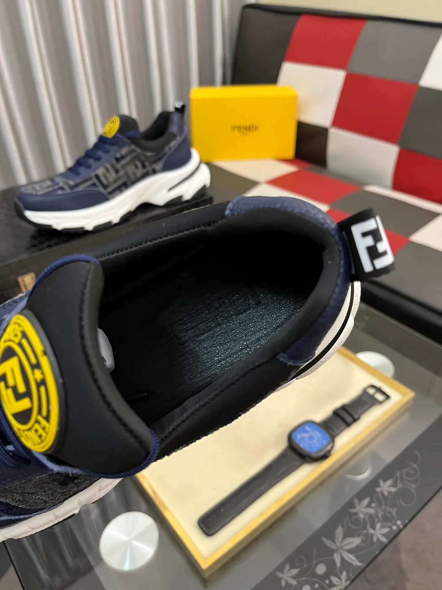 Men's Men's Shoes💰458⌚️⌚️[FENDI] Fendi's classic and comfortable men's, this sophisticated sneaker is made of soft calfskin➕genuine leather lining➕original ultra-light rubber material with rough outsole. This unique and light style suits the casual and sophisticated sensibility of this season. Size: 38-443️⃣Colors available